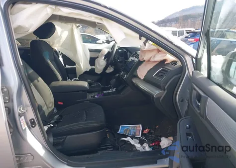 2018 Subaru Outback 2.5I Premium z USA, uszkodzony, nr VIN 4S4BSACC6J3375059